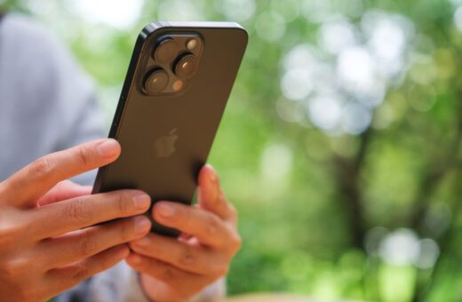 Animazione iPhone Duo su Galaxy Z Fold 8
