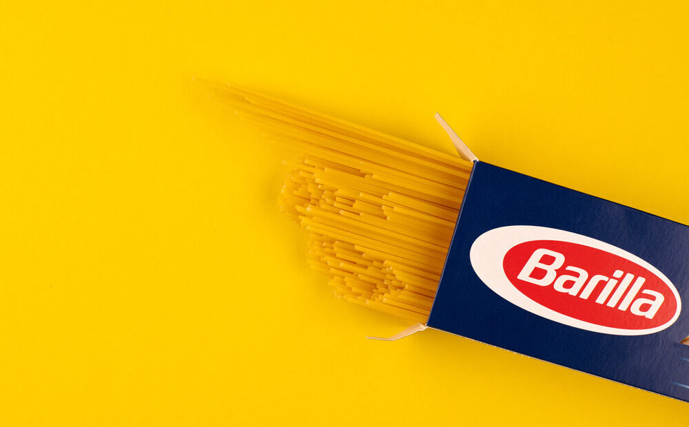 Barilla e Legambiente durante la pulizia del torrente Parma