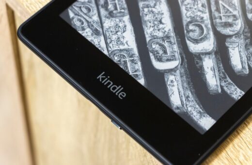 Kindle Paperwhite trasformato in assistente da scrivania